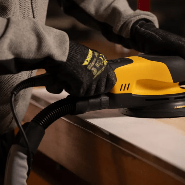 Profesionalni rotacijski brusilnik Mirka DEROS RS 600. Moč, natančnost in nadzor v enem