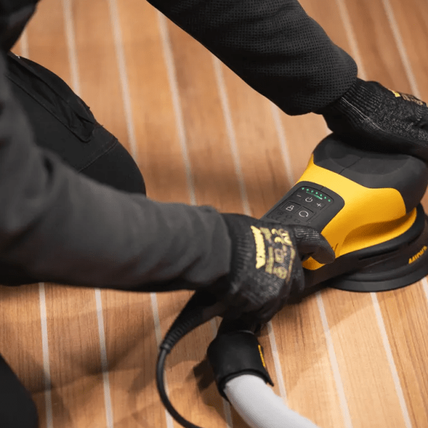 Profesionalni rotacijski brusilnik Mirka DEROS RS 600. Moč, natančnost in nadzor v enem